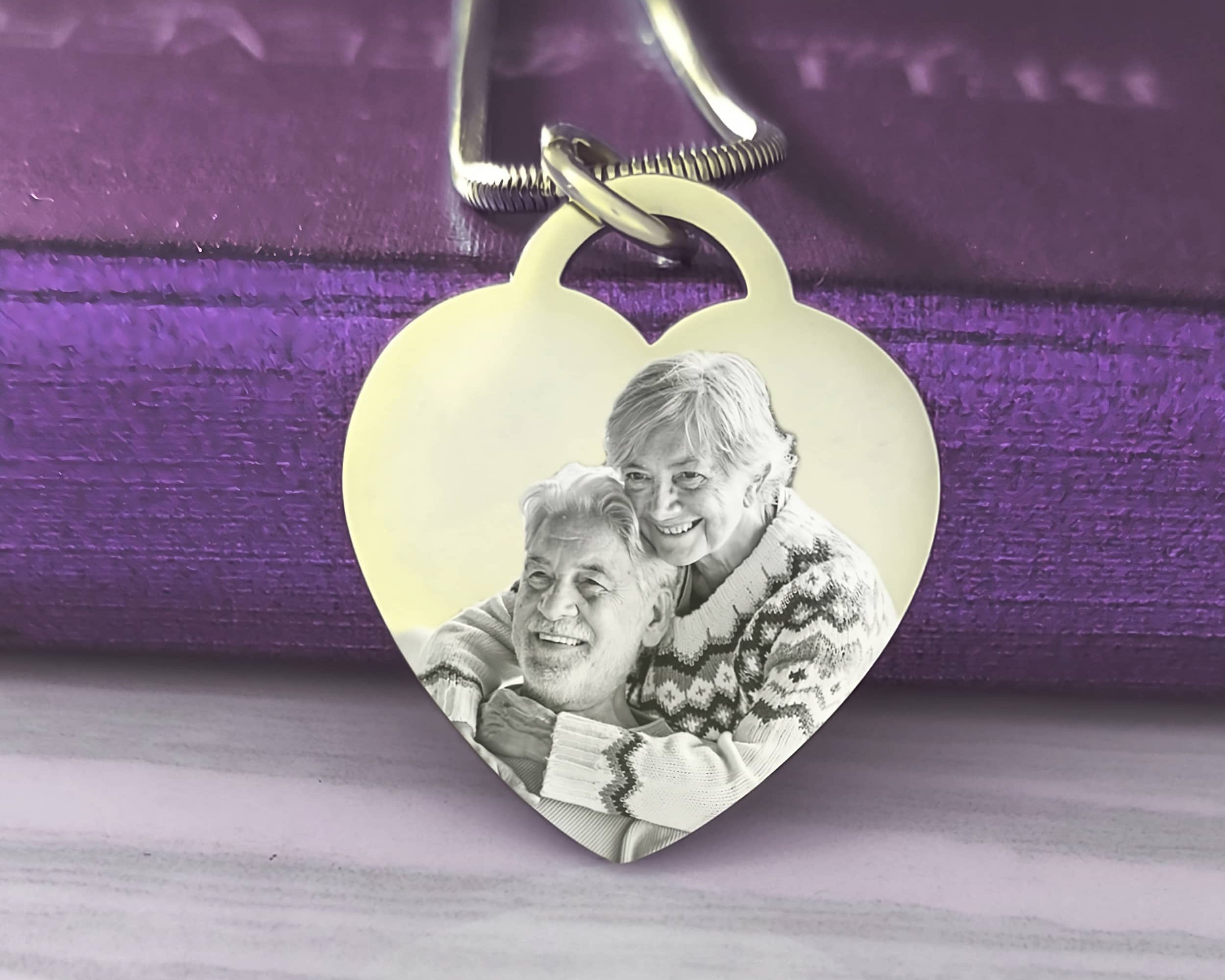 Treasured Memories: The Sentimental Value of Personalized Jewelry