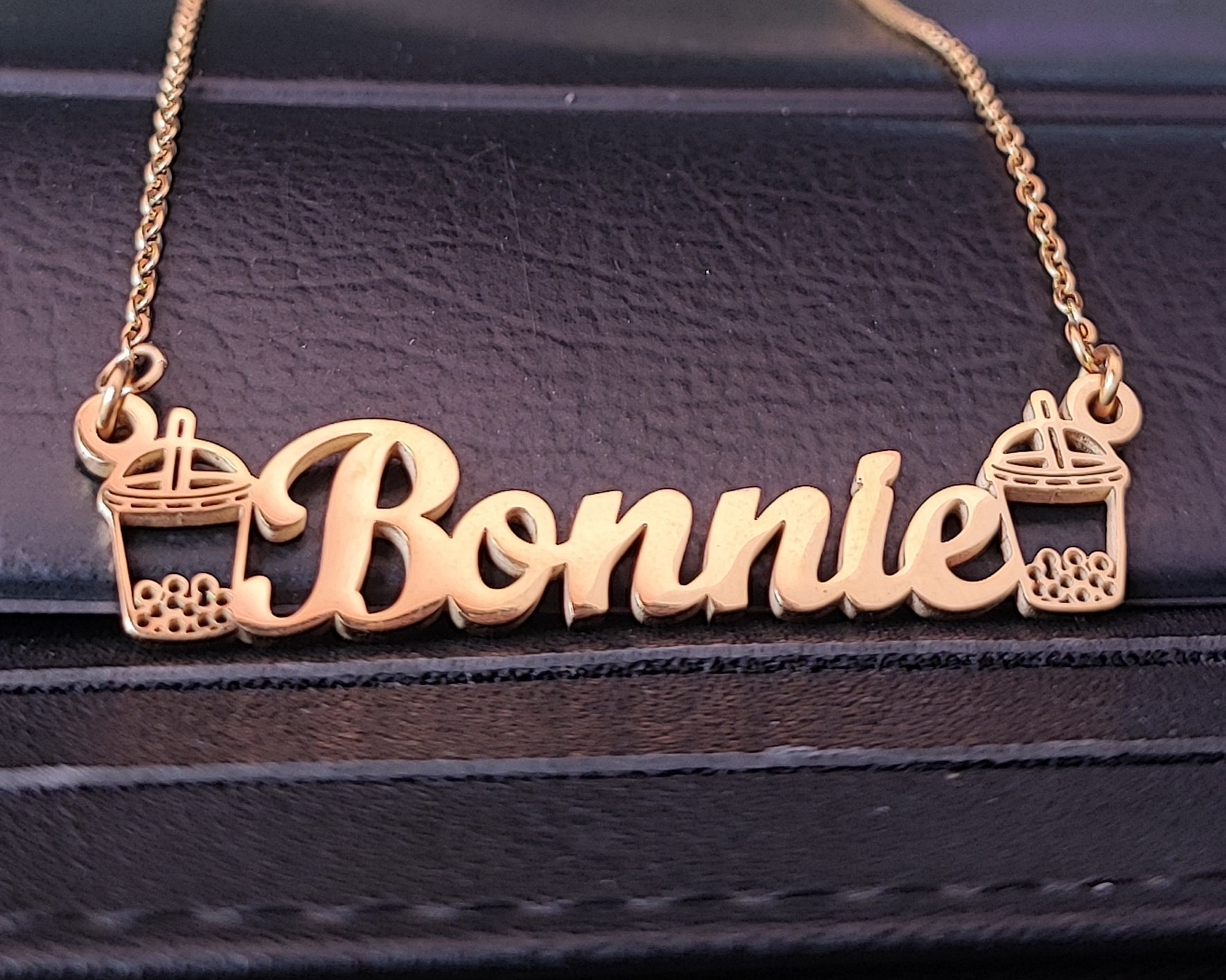 How Personalised Jewellery Enhances Your Fashion Statement