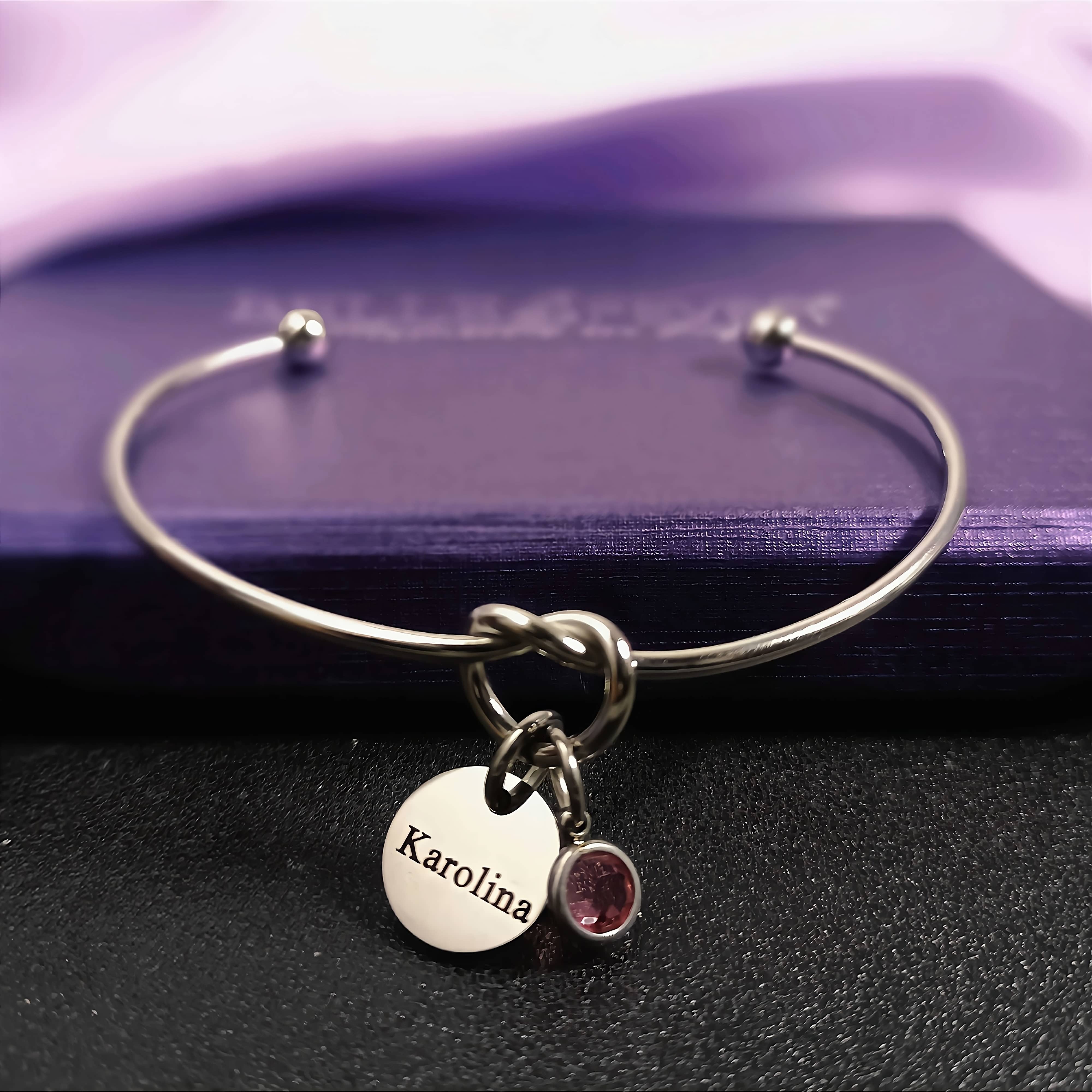 Top 5 Personalized Jewelry Gifts for Anniversaries