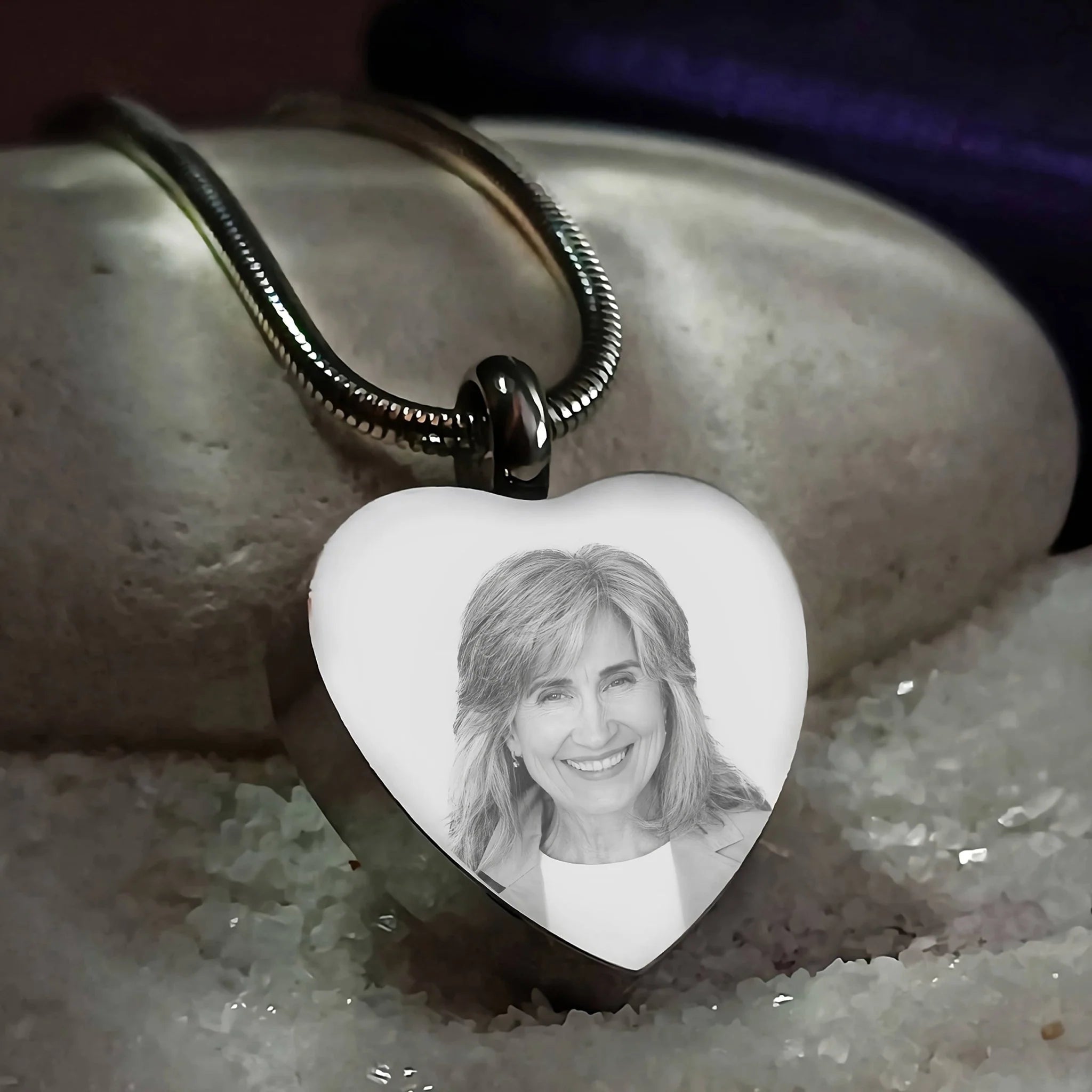 The Emotional Significance of Memorial Jewelry: Honoring Loved Ones