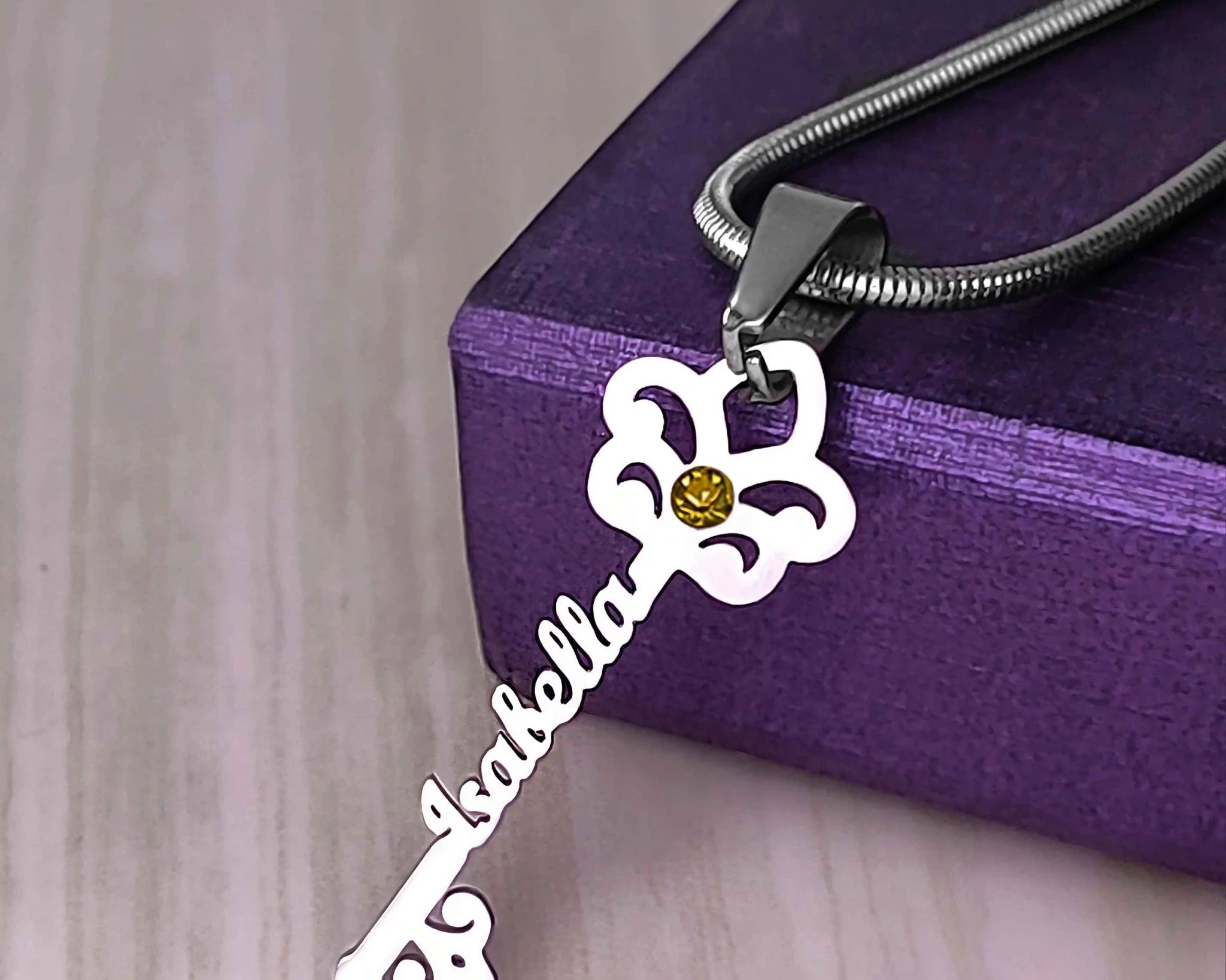 Keeping Memories Close: The Significance of Personalised Jewellery