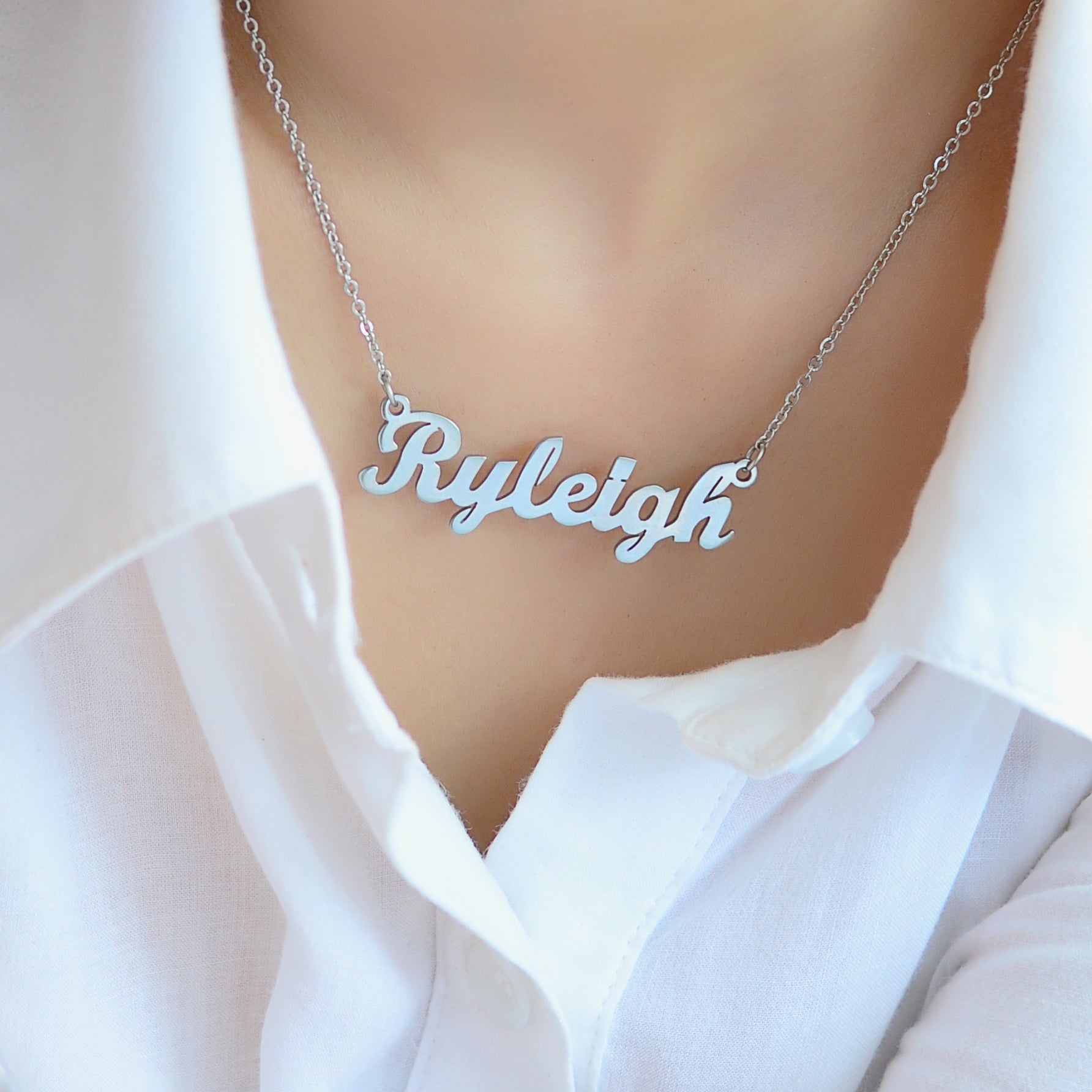 Unveiling Elegance: The Timeless Allure of the Personalised Name Necklace - BELLE FEVER