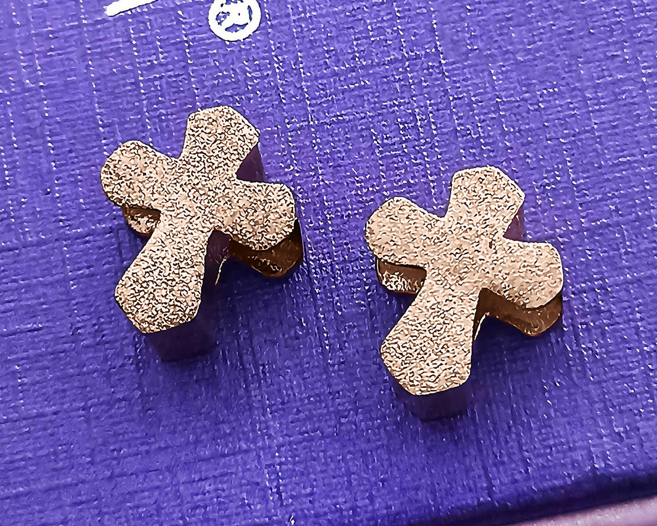 Sparkling Cross Charm for Moments Bracelet
