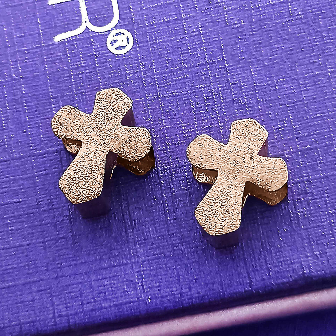 Sparkling Cross Charm for Moments Bracelet