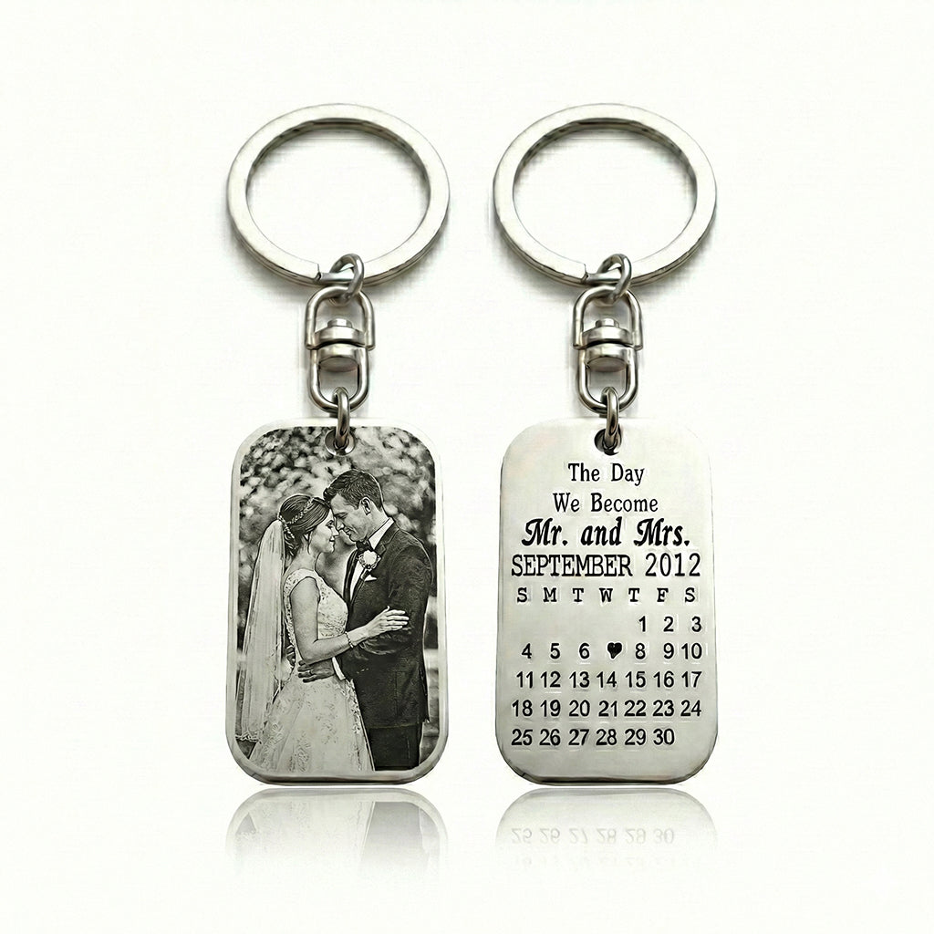 Silver personalized photo tag keyring with engraved calendar, double-sided metal keychain