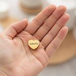Love Heart Charm Cremation– gold heart bead engraved with ‘Isabella’, resting gently in the palm of a hand. A meaningful Belle Fever keepsake designed to hold love, memories & heartfelt connections.