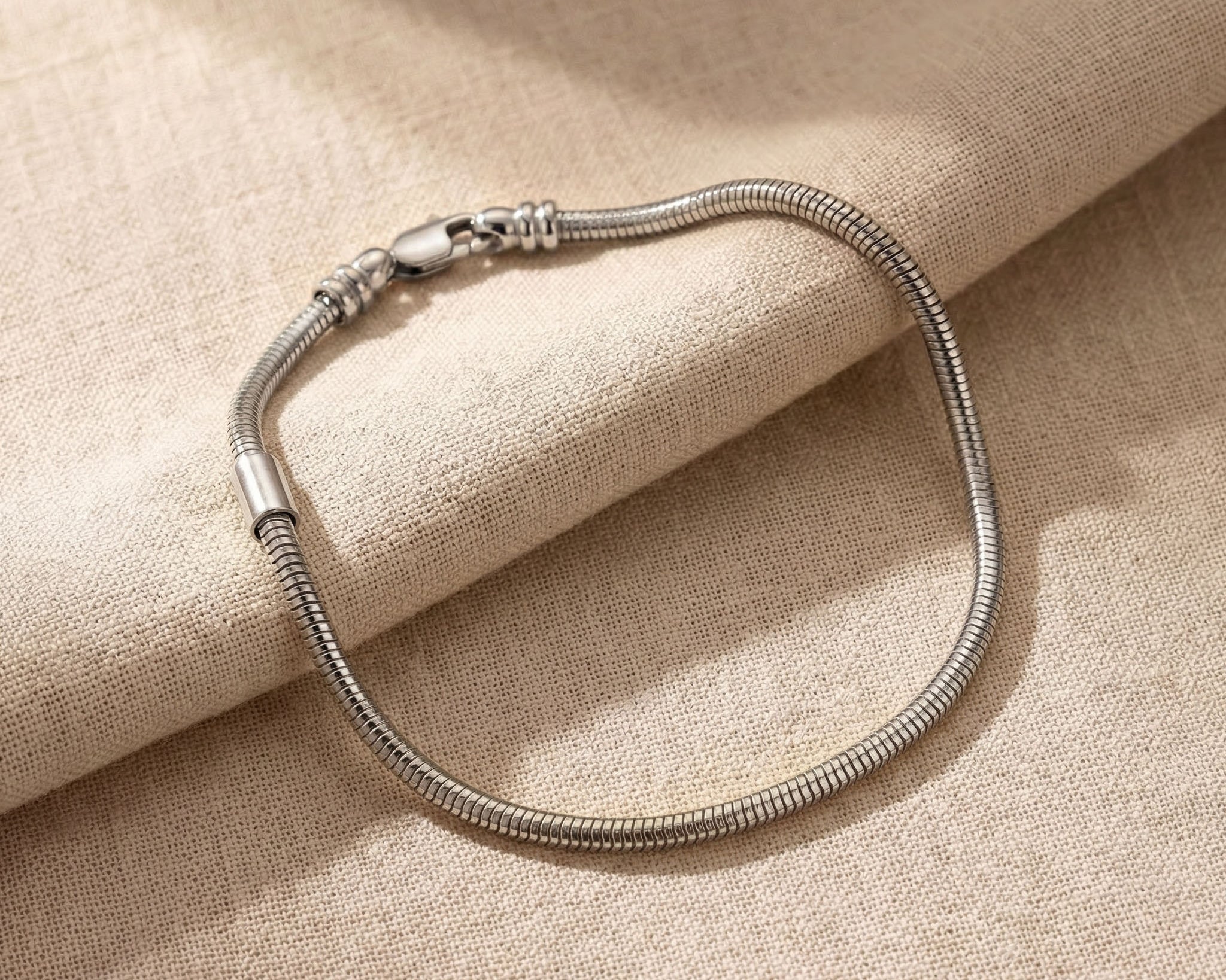 Moments charm bracelet in silver with modular charm system and polished finish