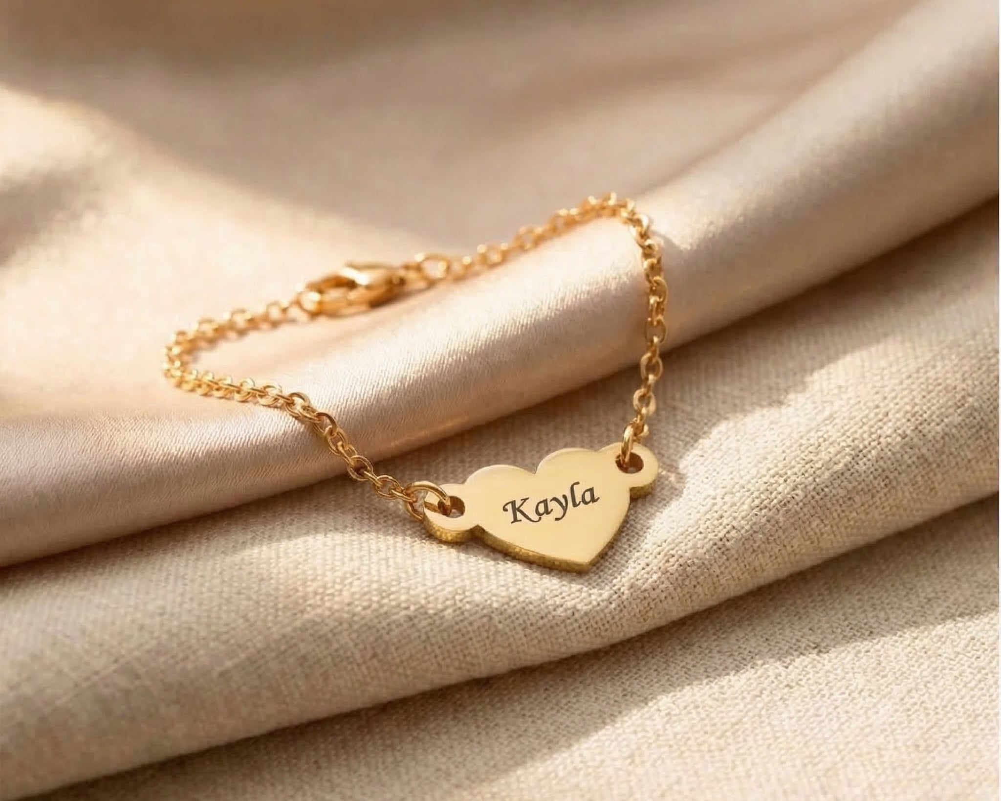 Personalised heart bracelet in gold with engraved name, delicate everyday jewellery
